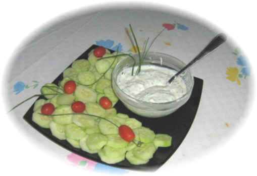 tzatziki, crema di yogurt aromatica: ricetta di cucina vegetariana